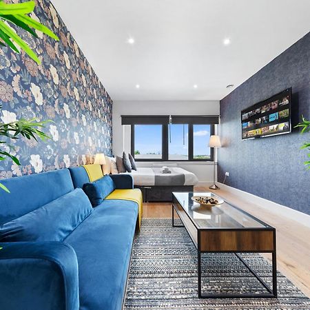 Modern One Bedroom Flat - Sleeps 5 -Near Heathrow - London Ub3 Kültér fotó