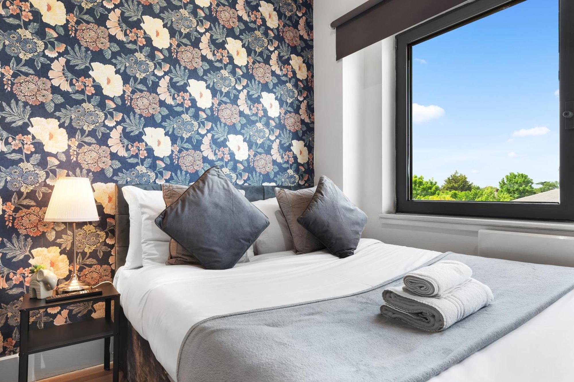 Modern One Bedroom Flat - Sleeps 5 -Near Heathrow - London Ub3 Kültér fotó