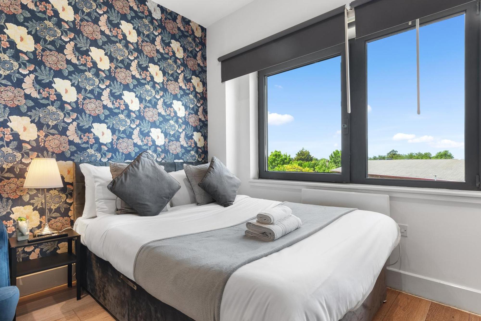 Modern One Bedroom Flat - Sleeps 5 -Near Heathrow - London Ub3 Kültér fotó