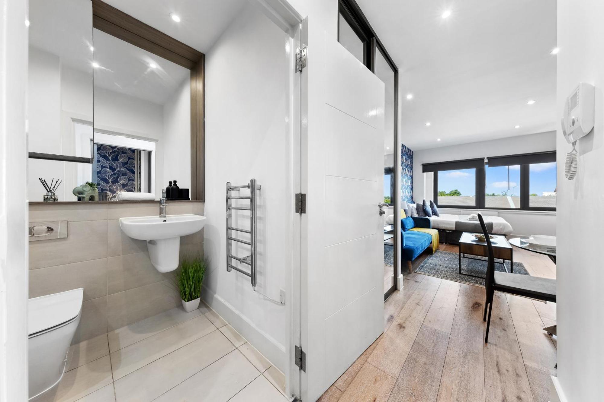 Modern One Bedroom Flat - Sleeps 5 -Near Heathrow - London Ub3 Kültér fotó