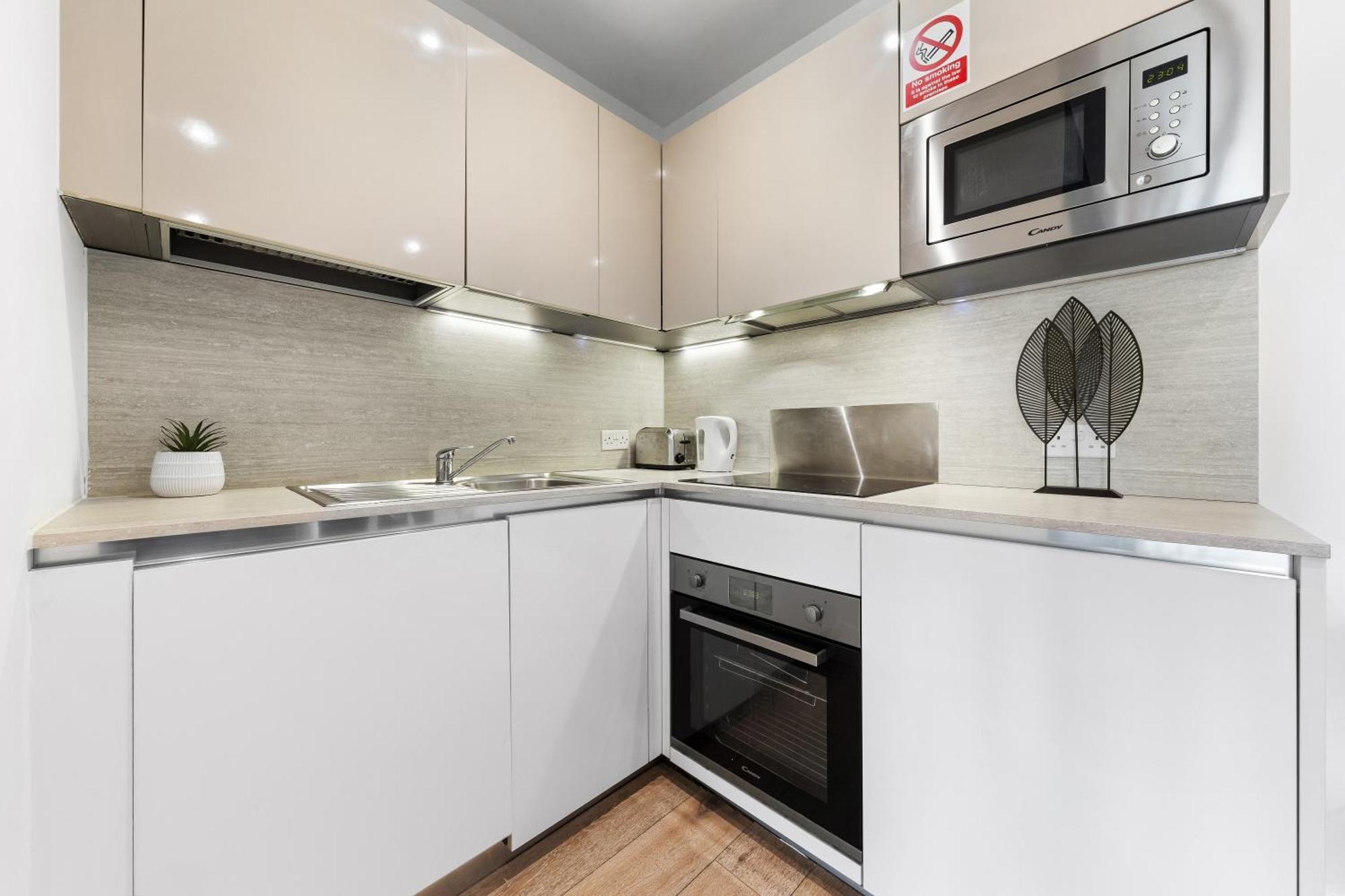Modern One Bedroom Flat - Sleeps 5 -Near Heathrow - London Ub3 Kültér fotó