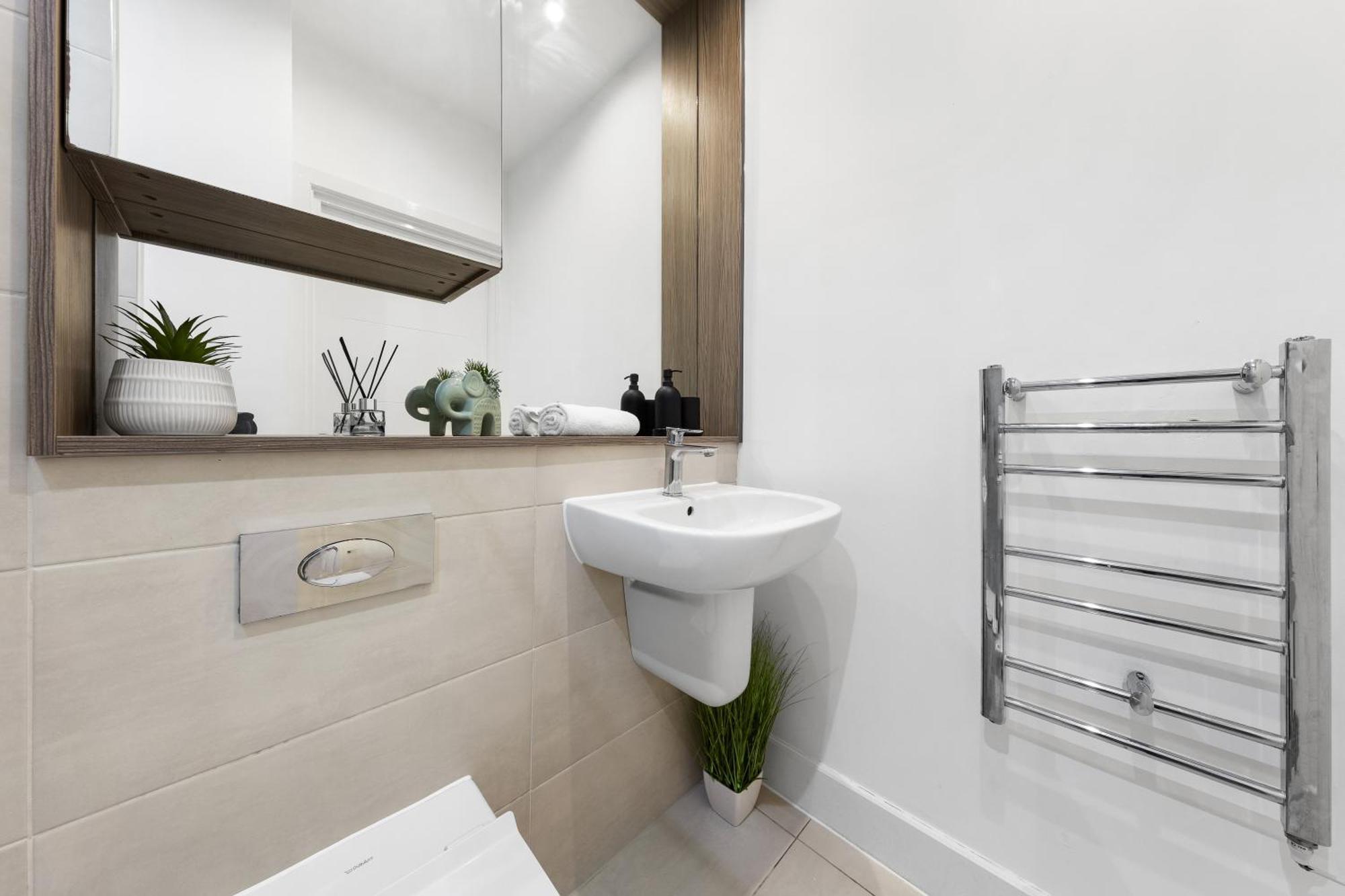 Modern One Bedroom Flat - Sleeps 5 -Near Heathrow - London Ub3 Kültér fotó