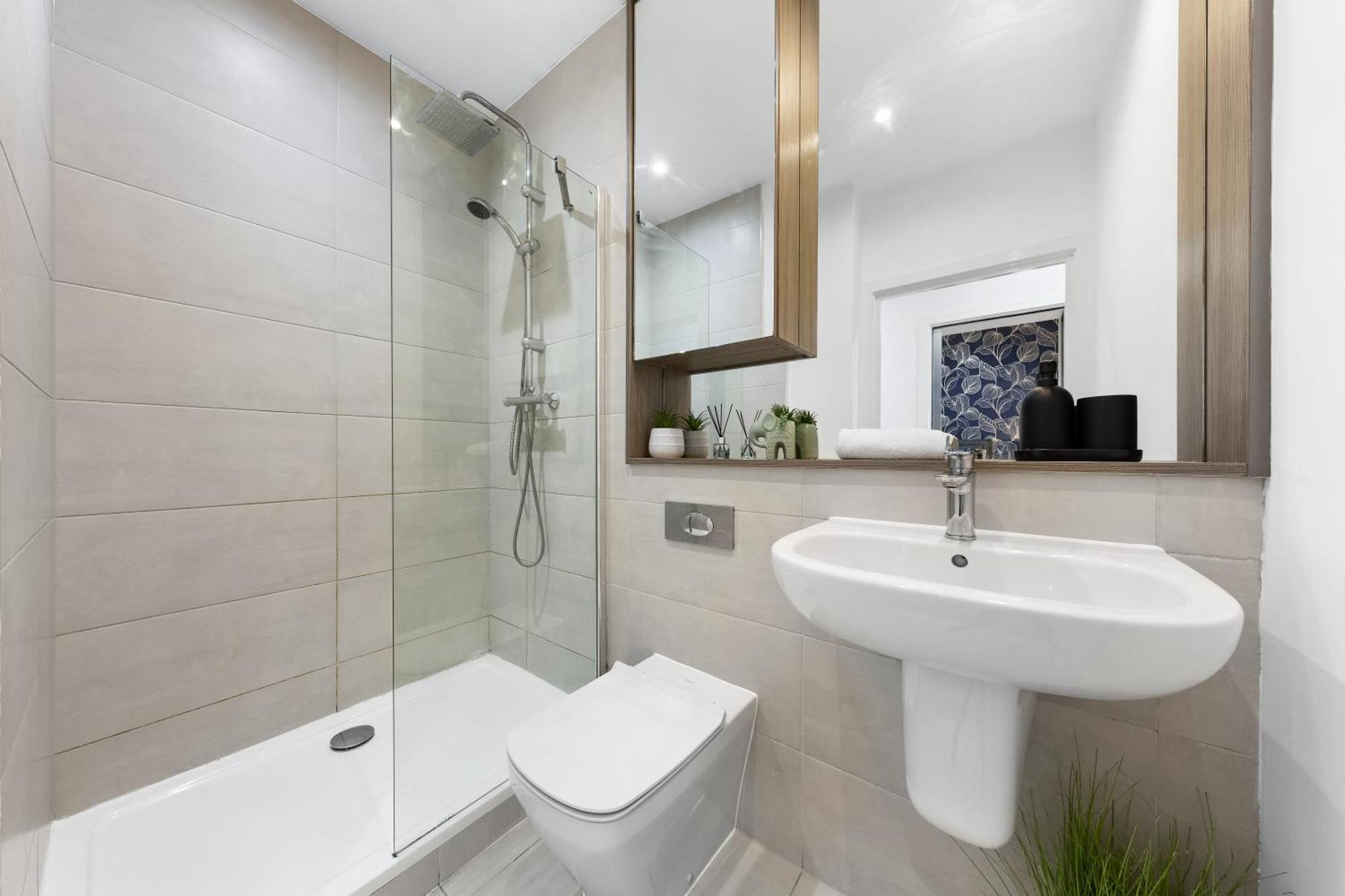 Modern One Bedroom Flat - Sleeps 5 -Near Heathrow - London Ub3 Kültér fotó